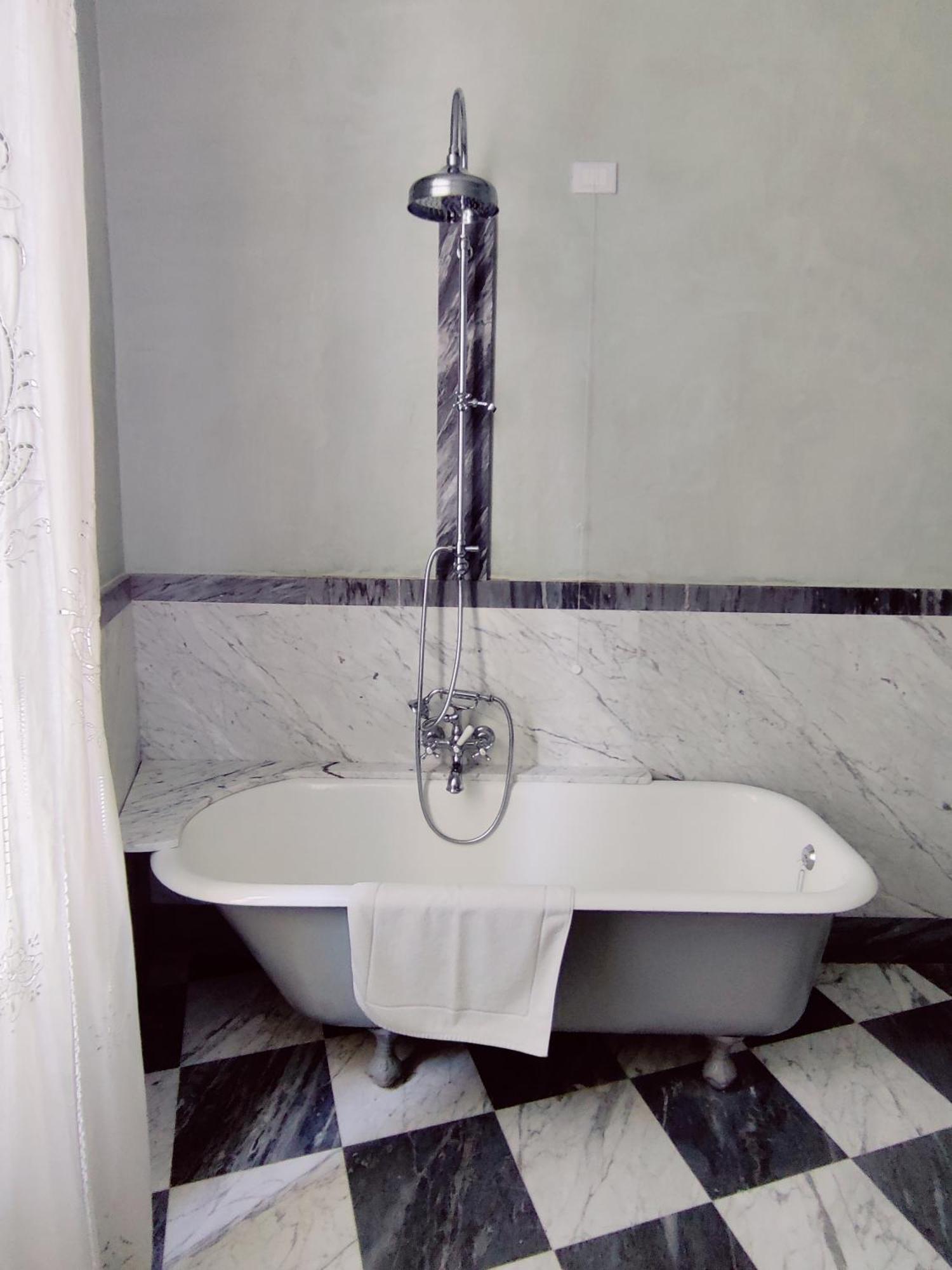 B&B "La Bottega D'Arte" Каррара Экстерьер фото