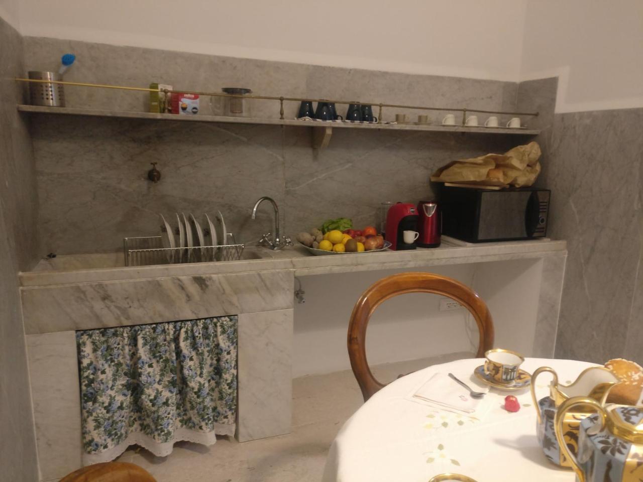 B&B "La Bottega D'Arte" Каррара Экстерьер фото