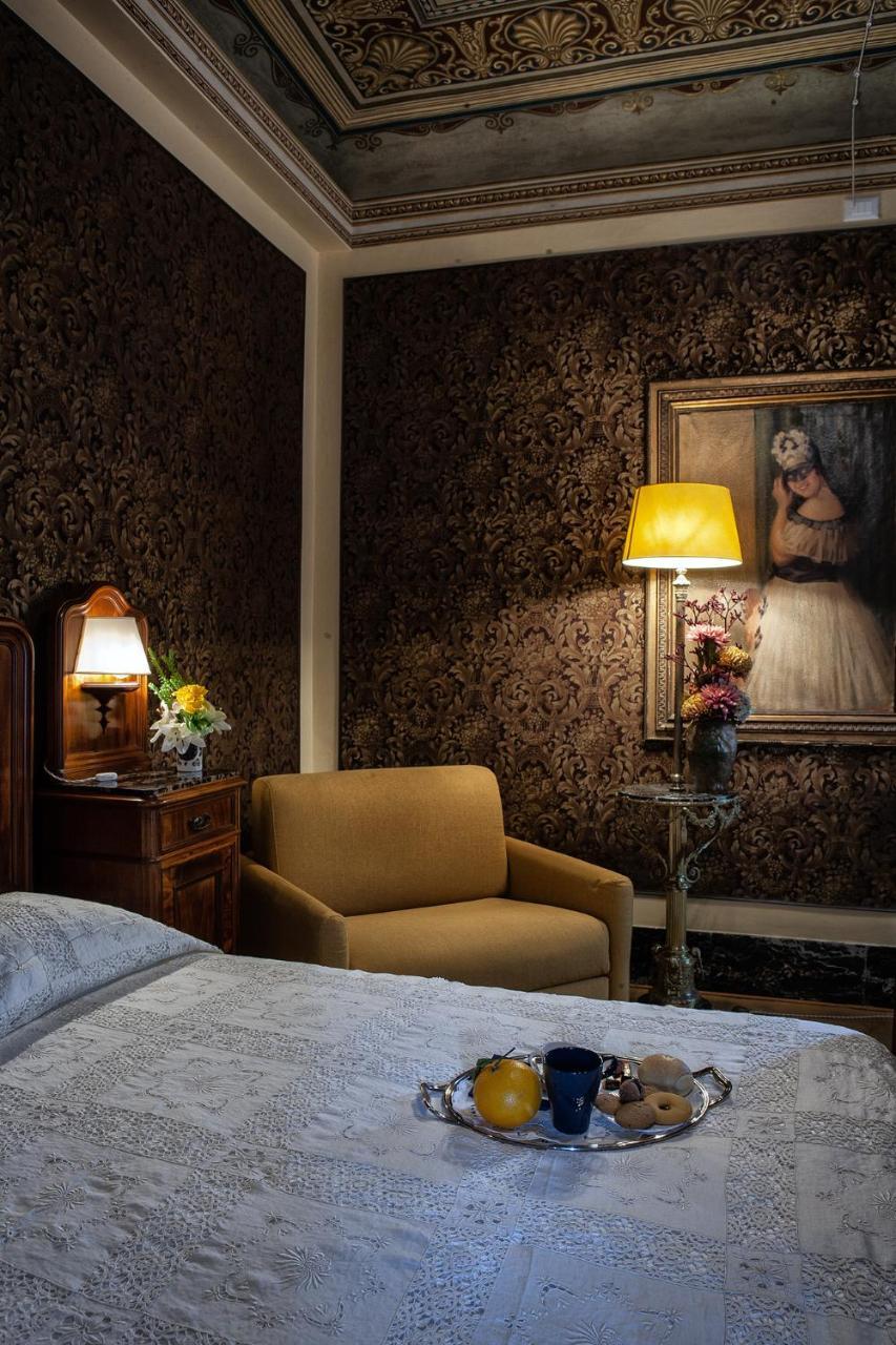 B&B "La Bottega D'Arte" Каррара Экстерьер фото